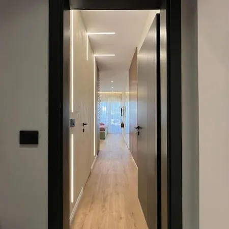 Center Urban Apartmán Tirana